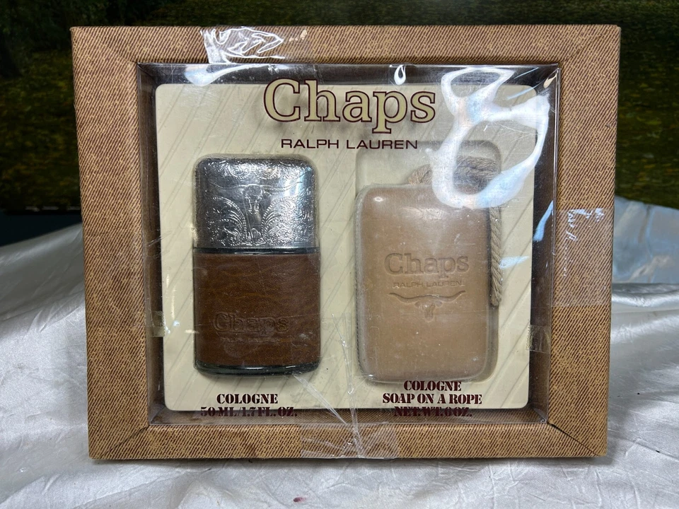CHAPS BY RALPH LAUREN 50 ML COLONIA/JABÓN DE COLONIA 6 OZ EN UNA CUERDA (JUEGO DE REGALO) Foto 1 de 4