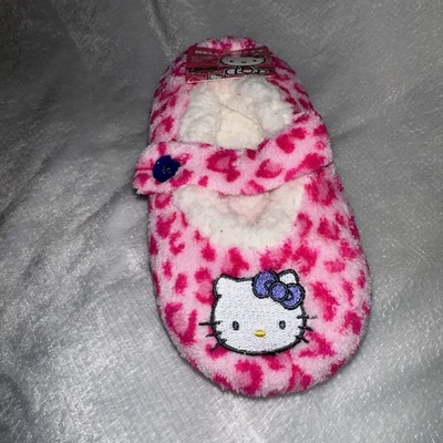 Novo com etiquetas Sanrio Hello Kitty Meninas Meias Chinelo Fuzzy Logotipo Leopardo Rosa M/L Tamanho 13-4 - Imagem 1 de 3