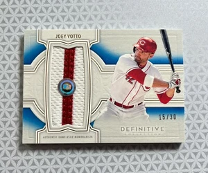 Topps Definitive Jumbo Relic Blue SP #15/30 2020 Joey Votto REDS usado en juegos - Imagen 1 de 2