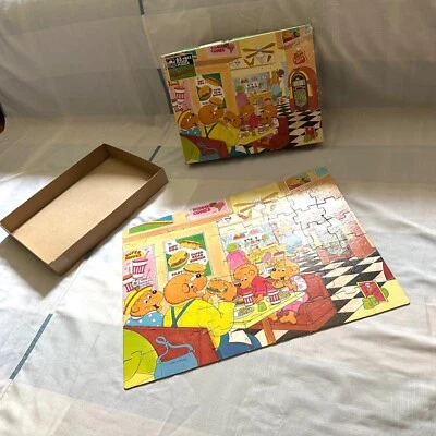 Rompecabezas Berenstain Bears #5015 The Burger 63 piezas gigantes 17”x22” 1993 difícil de encontrar Foto 1 de 4