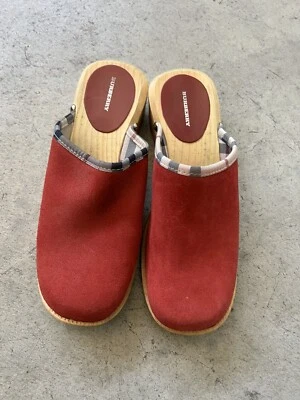 Zuecos de madera Burberry auténticos rojos de gamuza para mulas zapatos sin cordones - talla 6 Foto 1 de 4