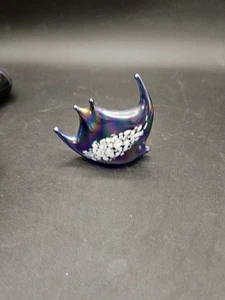 Vintage. Irisierende Kunst Glas Fisch Figur mit weißen Spritzern - Bild 1 von 5