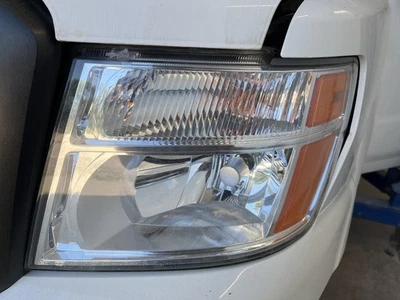 Conjunto de faros izquierdos usados se adapta a: Nissan Nv 2500 2020 grado A izquierdo Foto 1 de 4