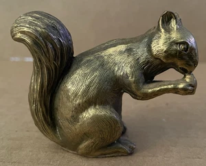Vintage Messing Eichhörnchen frisst Nuss Figur - Bild 1 von 6