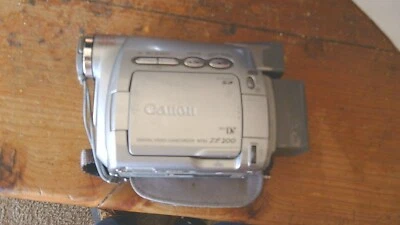 Canon ZR200 Mini DV Camcorder - Image 1 of 4