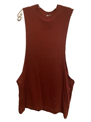 Camiseta sin mangas para hombre ASOS con aberturas de brazo de corte extra profundo nueva sin etiquetas pequeña borgoña Foto 1 de 3