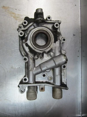 Engine Oil Pump From 1998 Subaru Legacy  2.5 - Image 1 of 4