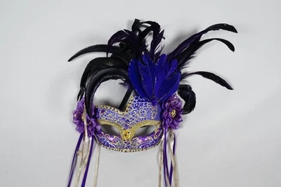 Máscara de mascarada Mardi Gras veneciana media máscara de ojos púrpura Foto 1 de 4