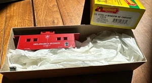 Roundhouse HO Kit 03578 26’ Steel 4 Window NE Caboose Delaware & Hudson 35807 NY - Picture 1 of 4