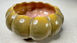 Vintage USA Art Pottery Pumpkin Bowl - Bicolor Gold & Pink, Studio Stoneware - Bild 1 von 5