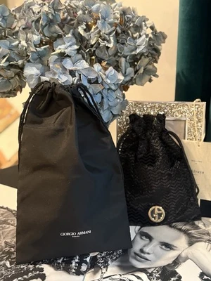 Conjunto, Giorgio Armani Belleza Bolso Negro NUEVO Maquillaje Cosméticos Logo Dorado Forrado Foto 1 de 4