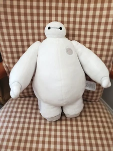 Disney Store 14 Zoll Baymax Big Hero 6 Plüsch mit Gelenkarmen Authentisches Original Abzeichen - Bild 1 von 18