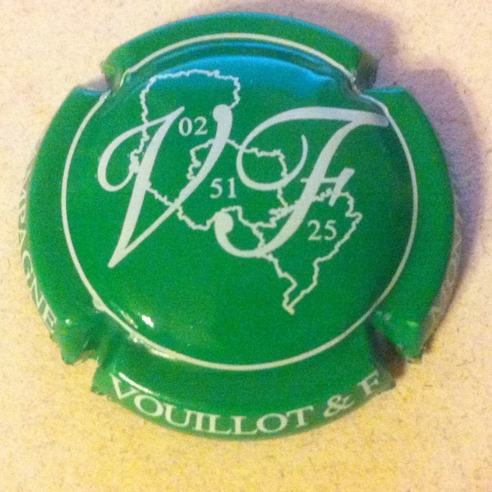 Capsule de champagne VOUILLOT et Fils (9. vert et blanc) - Photo 1/1