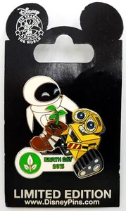 Disney Wall-E and Eve - Earth Day 2015 Pin - LE 2000 - Free Ship - Picture 1 of 3