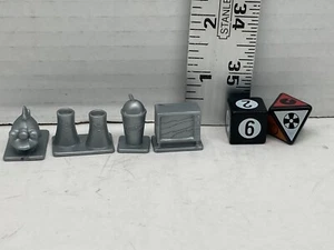 Simpsons Scene It Game 4 Plastic Mover Tokens & 2 Dice Mattel 2009 Replacement - Picture 1 of 6