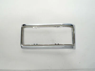 Moldura de lâmpada traseira original de fábrica compatível com Mercedes Benz 220 230 250 280 240D 200D - Imagem 1 de 3