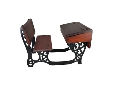 American Girl Doll Pleasant Company Samantha Escritorio Escolar Hierro Fundido Madera Retirada Foto 1 de 4