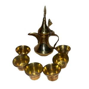 Vintage Brass Dallah Arabic Middle Eastern Etched Coffee Tea Pot 5.5” W/ 6 Cups - Picture 1 of 9