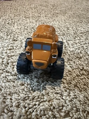 Blaze and The Monster Machines Grizzly Bear 2014 Viacom Mattel Diecast Truck - Image 1 of 4