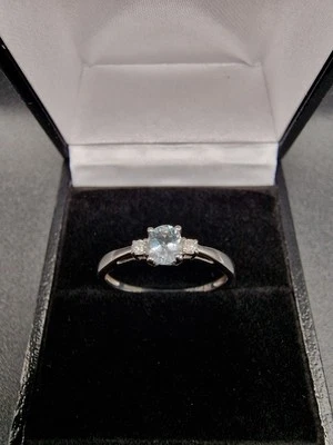 Anillo Trilogía Diamantes Aguamarina Oro 9ct Talla O Foto 1 de 4