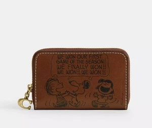 Peanuts x Coach Official Small Zip Around Card Case - Newspaper Print CBG20 - Imagen 1 de 5