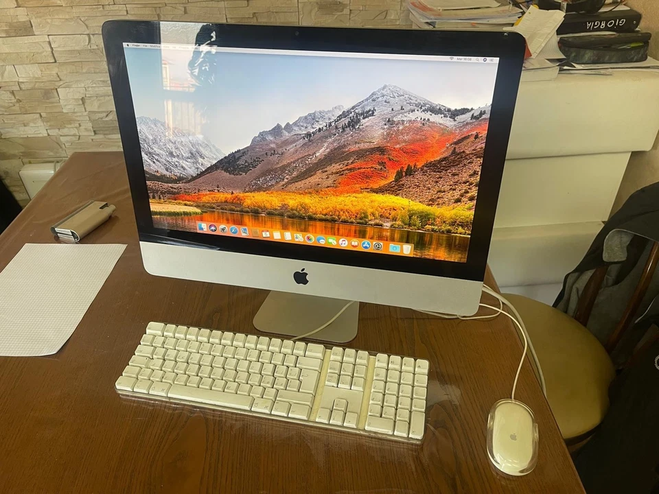 Apple iMac A1311 21,5" i5-2400s 2,5GHz 4GB - Immagine 1 di 4