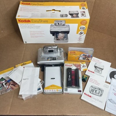Kodak EasyShare C310 Camera with Printer Dock Tray Manuals, Cords, Paper, Ink - Image 1 of 4