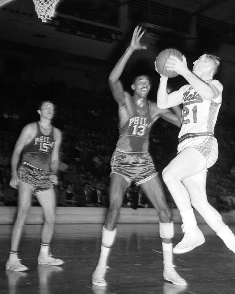 拉里·科斯特洛和威尔特·坎伯拉恩 8 X 10 照片 SYRACUSE NATS 76ERS 篮球 NBA — 第 1/1 张图片