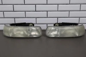 99-02 Chevrolet Silverado / 00-06 Tahoe Suburban OEM Headlight Set (Left/Right) - Foto 1 di 24