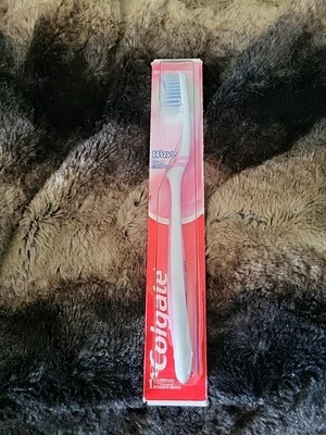 Colgate Wave удобная зубная щетка ультрамягкая (розовая) - Изображение 1 из 2