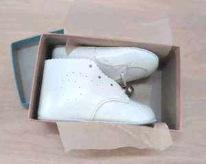 Vintage Walker Shoes NEW In Box Baby Booties Bell’s Soft White Leather 1950's  - Picture 1 of 8