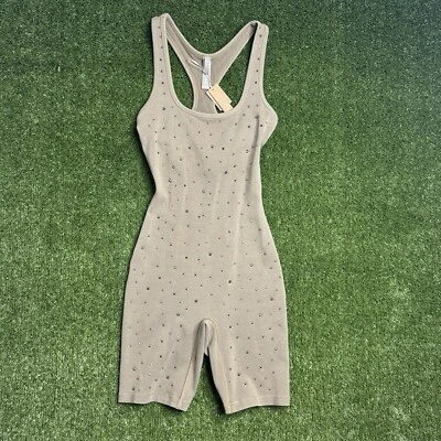 SKIMS Exterior Estrás Medio Muslo Mameluco Una Pieza Body Desierto Talla XXS Foto 1 de 4