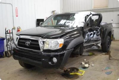 El cárter de aceite del motor inferior usado se adapta a: Toyota Tacoma 2008 4,0 L 6 cilindros motor 1GRFE Foto 1 de 4