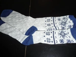 WOMESN SIZE LARGE GRAY AND NAVY SNOWFLAKES SOCKS - Picture 1 of 1