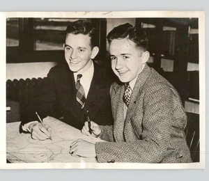 Foto de prensa de James Walker y Alex Bolling Jr en West Point Academy Boston 1940 - Imagen 1 de 2