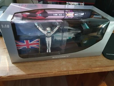Minichamps 1/18 Lewis Hamilton Mercedes W05 2014 Abu Dhabi GP World Champion - Bild 1 von 4