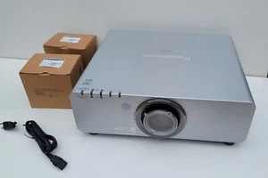 Projecteur Panasonic DLP PT-DW6300US WXGA 6 000 lumens avec bonnes lampes ~ lampes supplémentaires - Photo 1/10