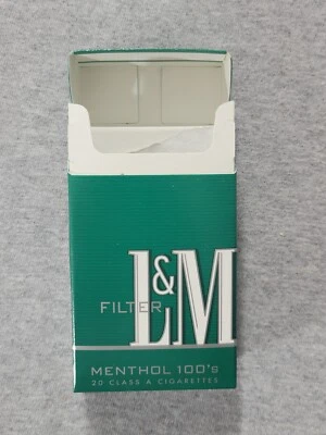 Paquete de caja de cigarrillos VACÍA usada L&M mentol años 100 de colección Foto 1 de 4