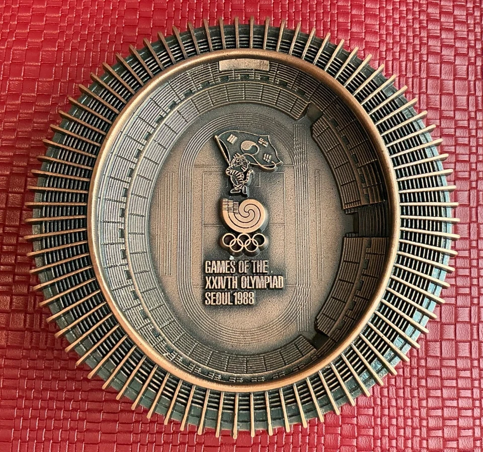 "Cenicero de recuerdo vintage del estadio olímpico de Seúl 1988 aprox. 7-1/2"" X7-1/2""" Foto 1 de 3