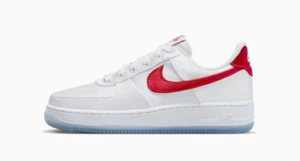 Talla 9.5 - Mujer Nike Air Force 1 Low '07 'Blanco Satinado Rojo Universitario' DX6541-100 - Imagen 1 de 6