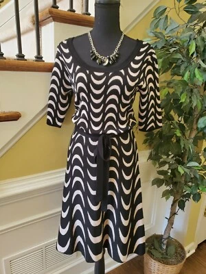 Beige and Black Sweater Dress by Gabby Skye Size S - Imagem 1 de 4