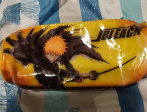 Etui à crayons jaune 8" poly rempli en forme de tonneau montrant Ichigo de Bleach 2001 - Photo 1/4