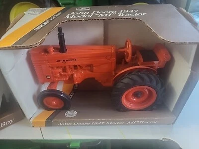 Tractor industrial naranja ERTL John Deere 1947 modelo "MI", #5628, 1/16, EE. UU., SIN USAR, EN CAJA Foto 1 de 4