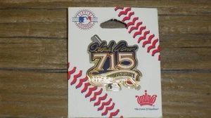 1999 Hank Aaron 715 Home Runs Commemorative Enameled Souvenir Pin - HOF 1982 - Picture 1 of 5
