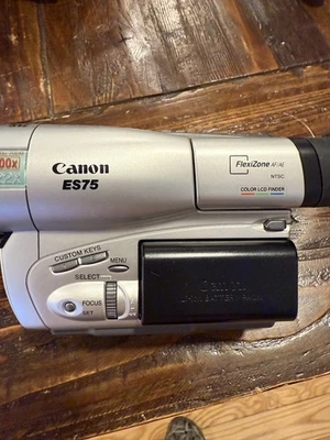 Canon ES8400V ES8400VA HI8 8mm Video8 Camera Camcorder  - Image 1 of 4