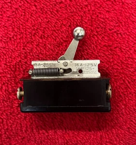 Interruptor de palanca momentáneo de extremo de bola Arrow H&H baquelita 3A 250V 16A 125V de colección - Imagen 1 de 6