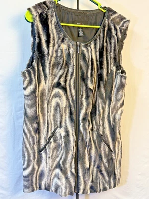 Colete feminino Style & Co de pele sintética com zíper preto cinza estampa animal camada sem mangas GG - Imagem 1 de 4