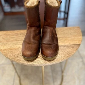 Ugg Brown Leather youth boots size 2 unisex - Picture 1 of 10