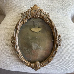 Vintage Small Brass Ornate Oval Photo Picture Frame - Picture 1 of 8