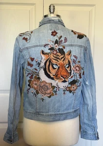 Giacca camionista denim American Eagle invecchiato taglia M ricamata tigre e floreale - Foto 1 di 11